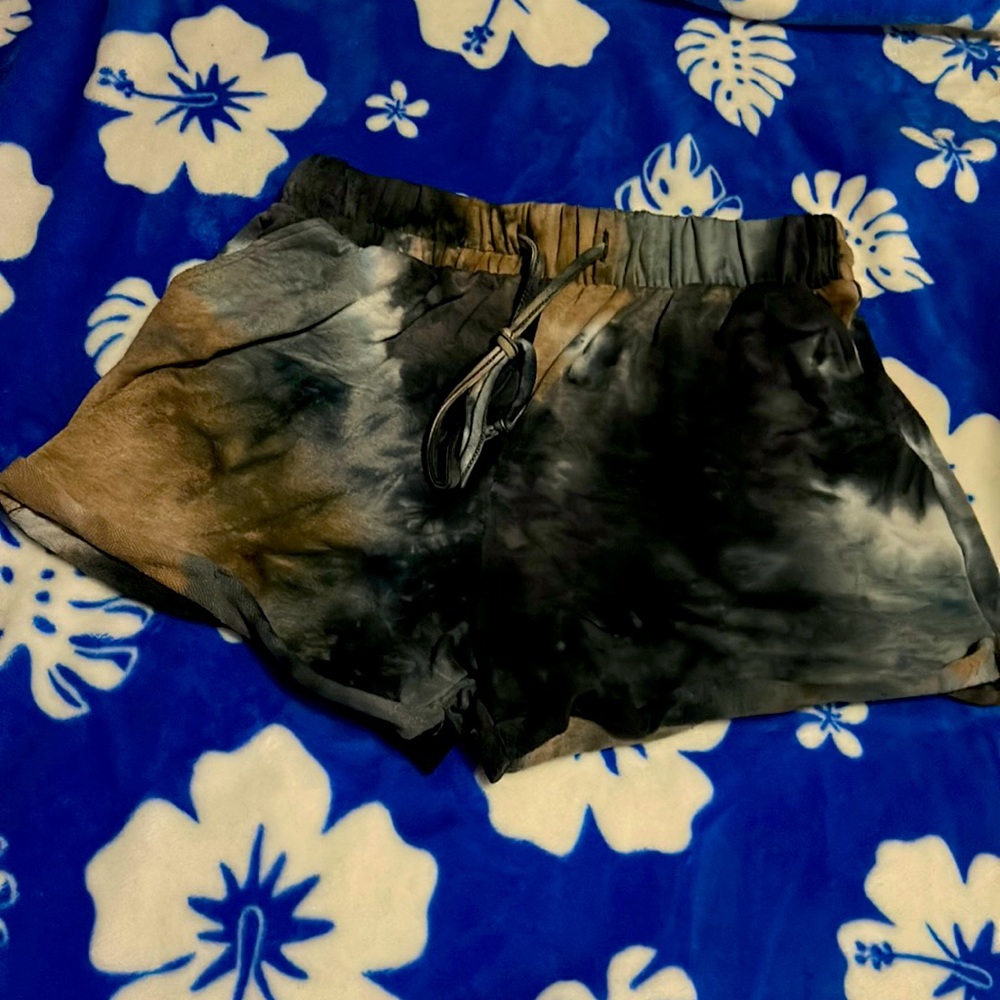 Theyre a Shosho brand pair of shorts size small. Came as a set the shirt is lost